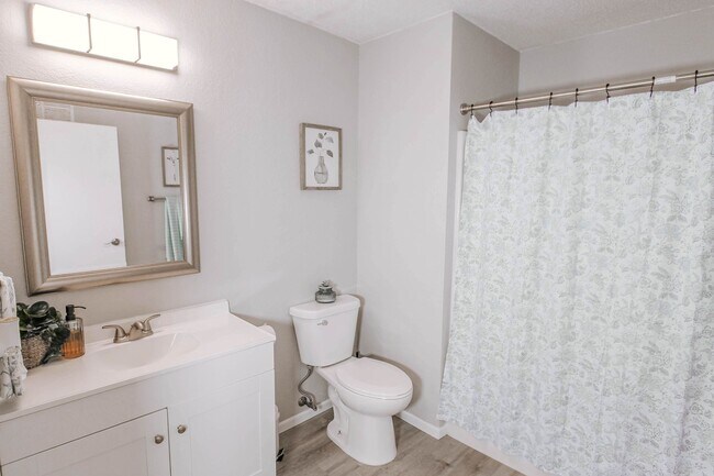 Building Photo - Welcome Home to Lincoln Woods: Modern Livi...