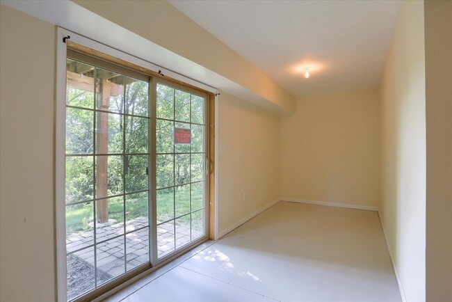 Building Photo - 35 Brook Side Dr