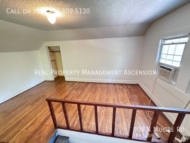 Building Photo - 909 N Moore Rd