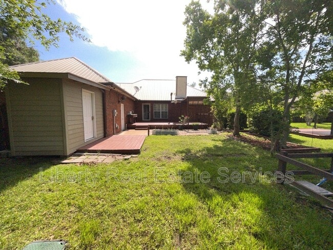 Building Photo - 380 Tremain Dr