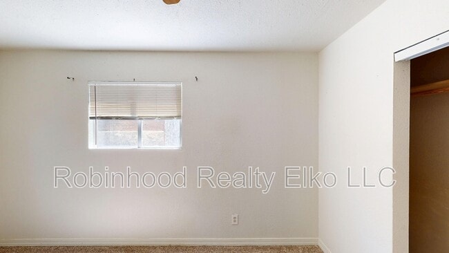 Building Photo - 741 Elm St