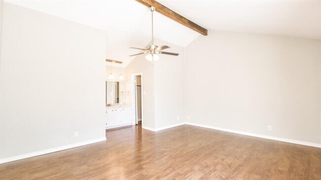 Building Photo - 910 Rocky Spring Rd