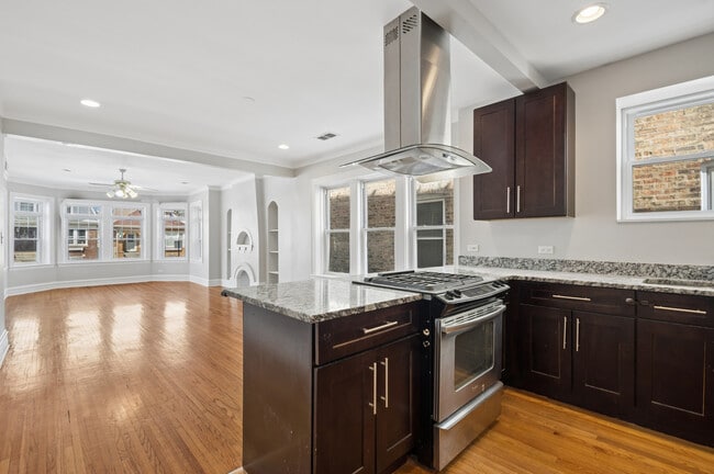 Building Photo - 4945 N Kilpatrick Ave