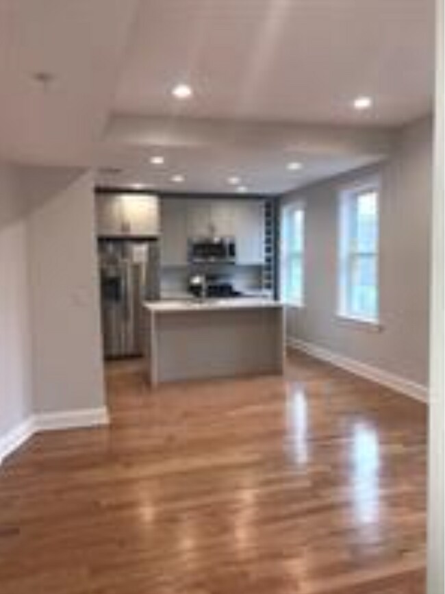 Building Photo - 100 Webster St