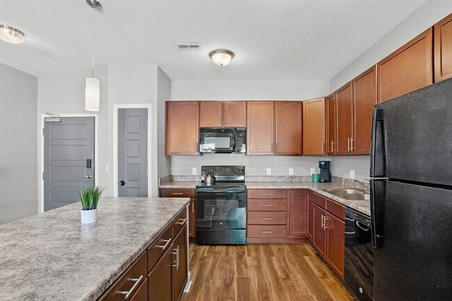 Building Photo - 8350 Cascade Ave