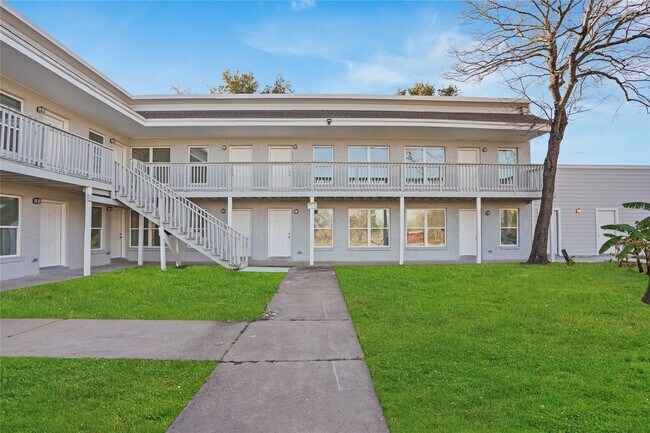 Building Photo - 1803 Oak St