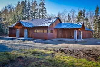 Building Photo - Private, Custom Home in Greenbank!