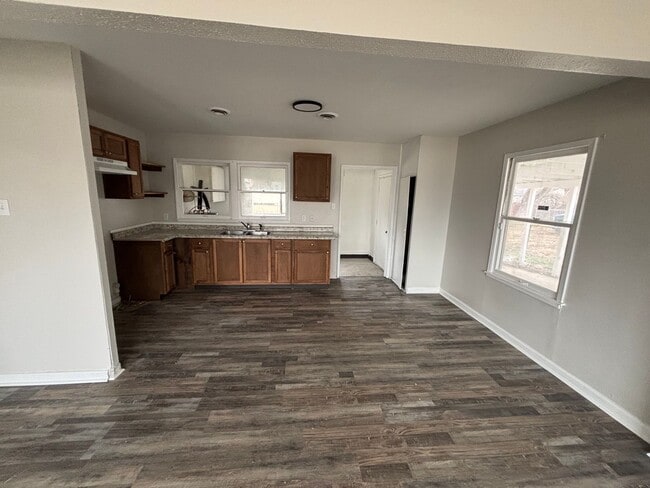 Building Photo - LIMITED TIME**1/2 OFF DEPOSIT**