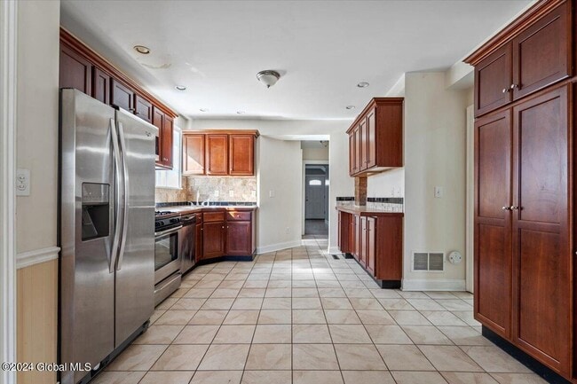 Building Photo - 53 Beekman St