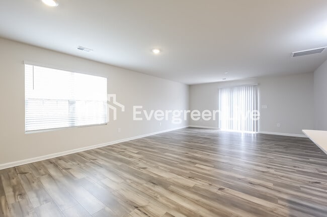 Building Photo - now