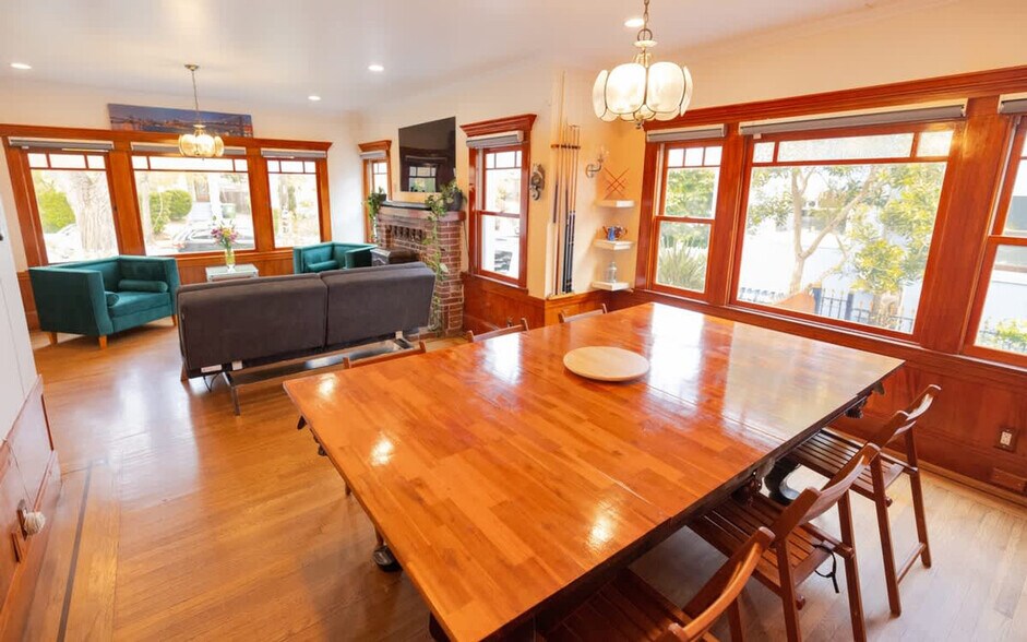 Building Photo - 3148 College Ave