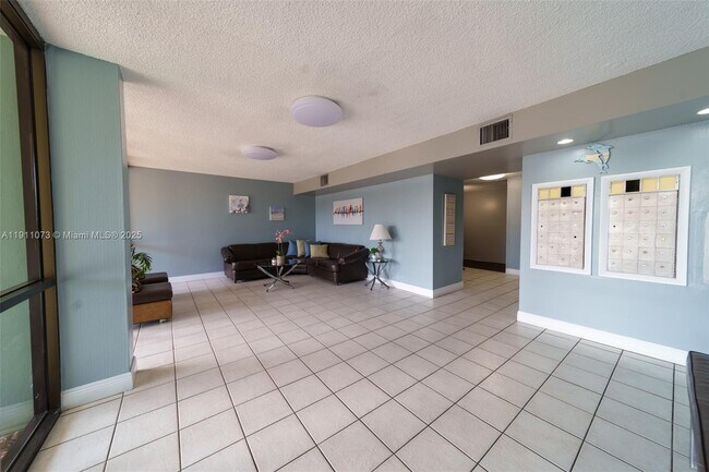 Building Photo - 2741 Taft St