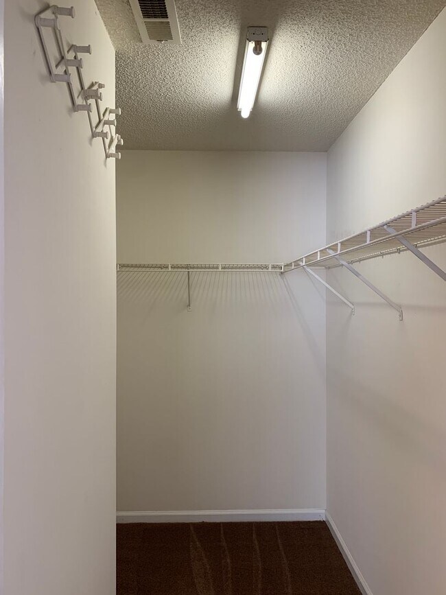 Building Photo - 1 Bedroom 1 Bath Apartment over a Garage Available Now on Yaupon
