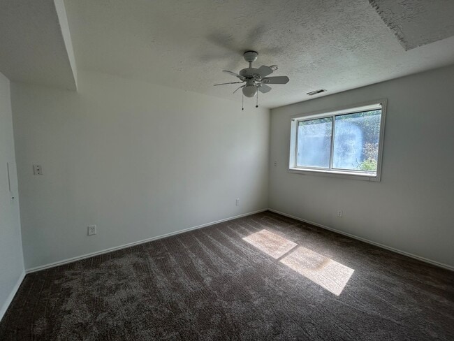 Building Photo - Pet Friendly Town home