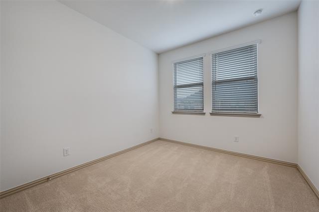 Building Photo - 512 Parkside Dr