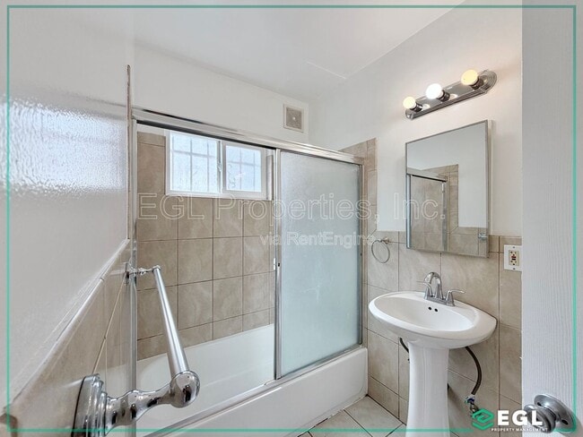 Building Photo - 126 Jullien St