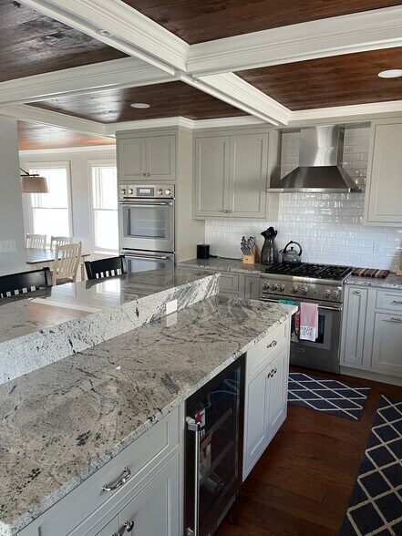 Building Photo - 2 1/2 Dumas Ave