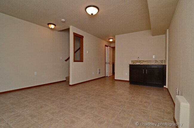 Building Photo - Beautiful Townhome! Flawless Location!