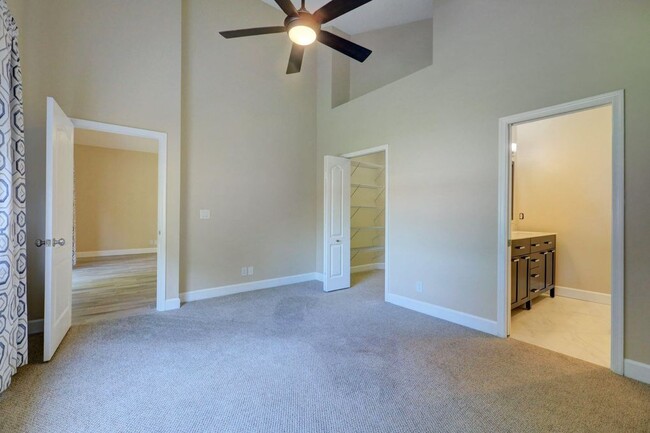 Building Photo - 2951 SW Pond Way