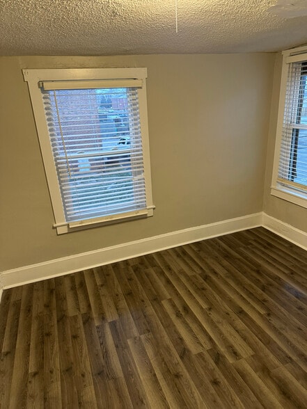 Building Photo - 225 Main St