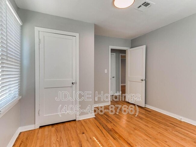 Building Photo - 513 E Northrup Dr