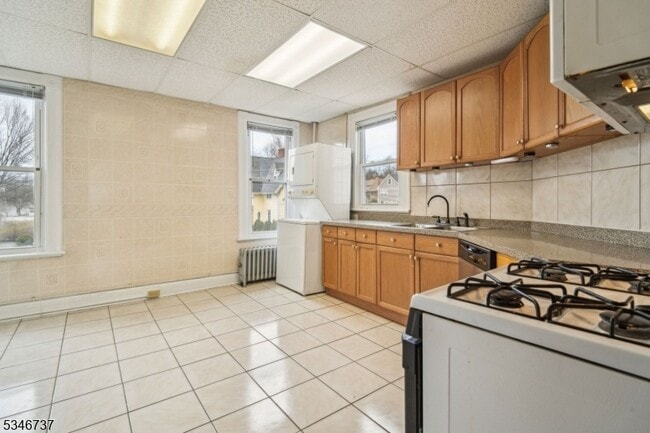 Building Photo - 44 Elm St