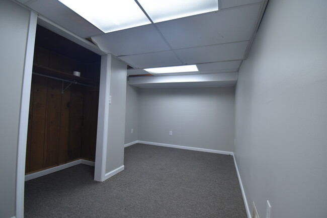 Building Photo - 814 S Eastside Dr