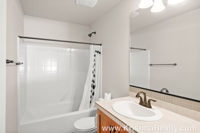 Building Photo - Gorgeous 4 BD* 2.5 BA* Single Family Home ...