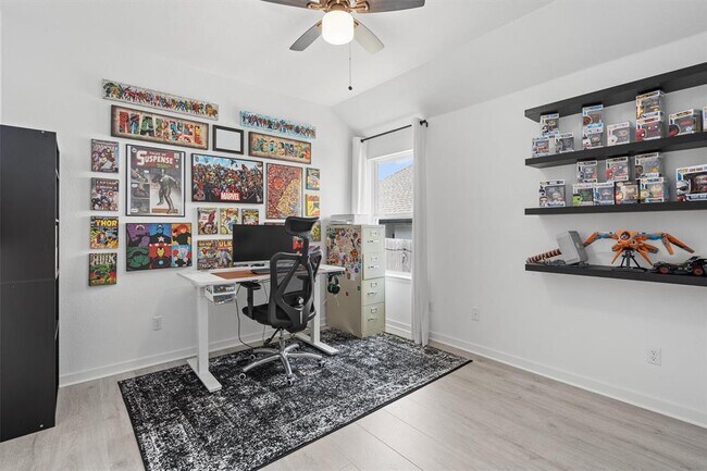 Building Photo - 332 Saturnia Dr