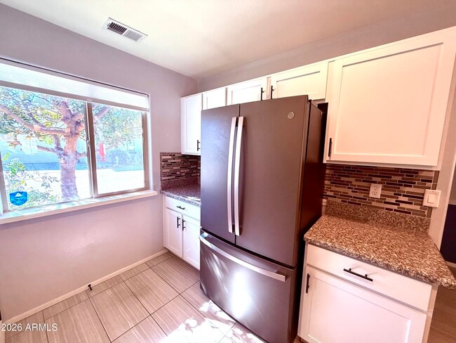 Building Photo - 1884 W Expressman St