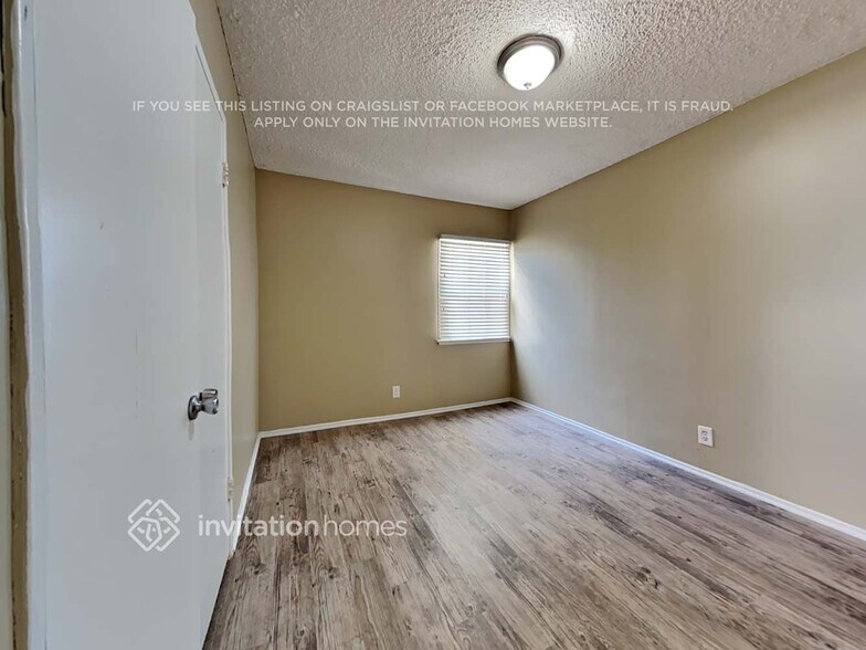 Building Photo - 9930 Montgomery Ave