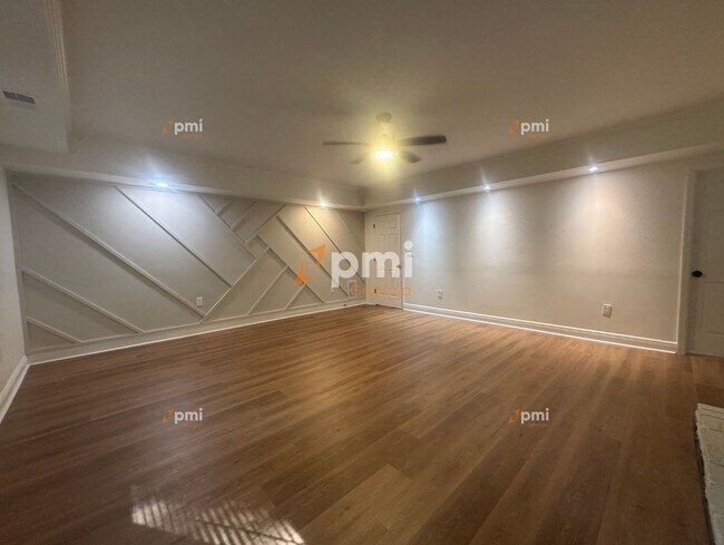 Building Photo - 3220 Ingleside Ave