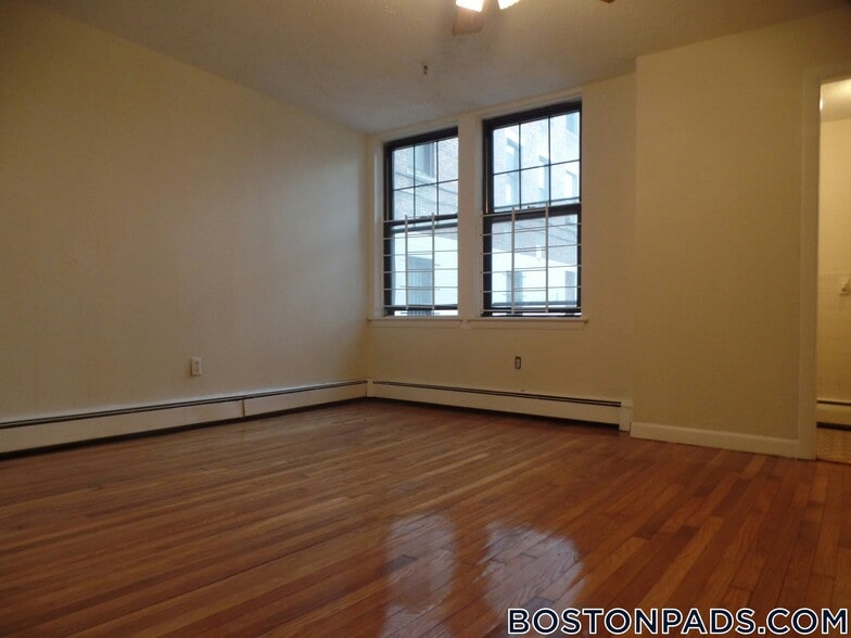 Building Photo - 58 Queensberry St