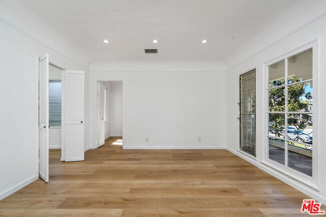 Building Photo - 9654 W Olympic Blvd