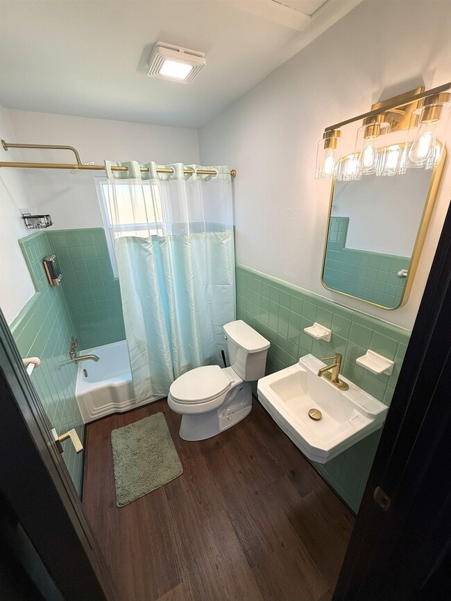 Building Photo - 742 Parklawn Ct