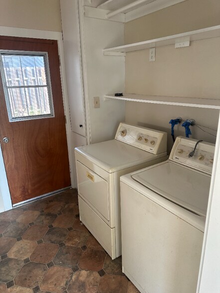 Building Photo - 3046 Island Ave