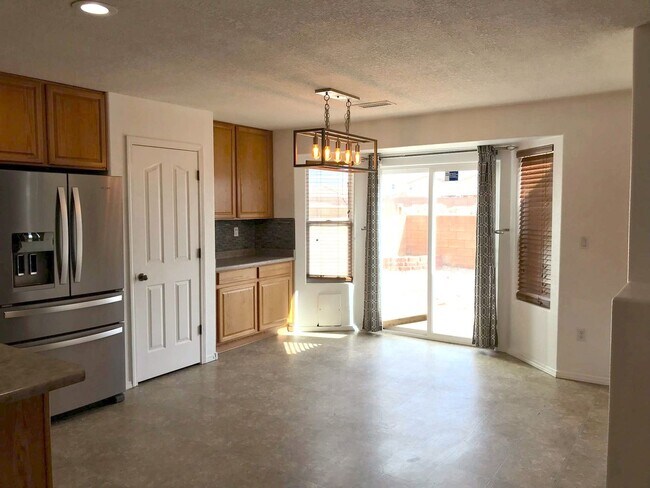 Building Photo - Spacious 4 bedroom Northern Meadows Home with Refriderated Air!