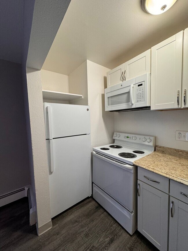 Building Photo - Spacious Studio Apartment 1st Floor Apartm...