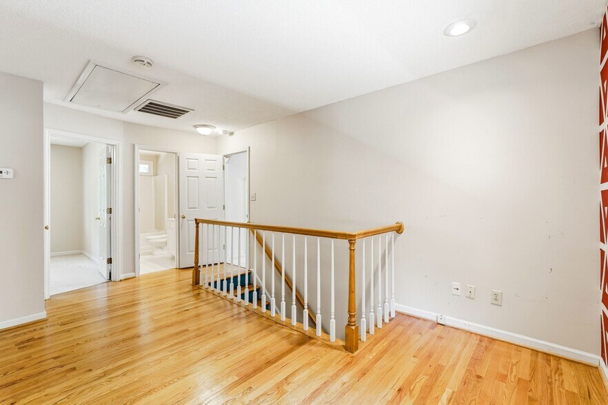 Building Photo - 1424 Brookwood Dr