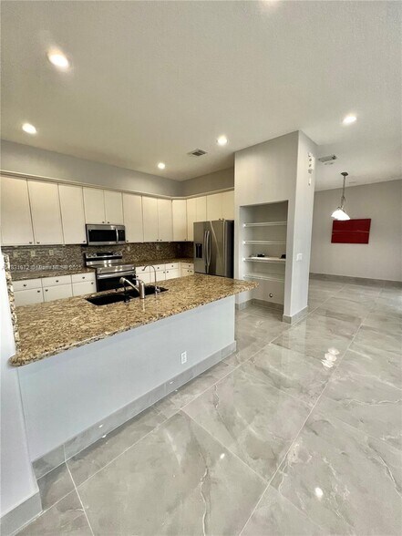 Primary Photo - 3810 SW 51st St