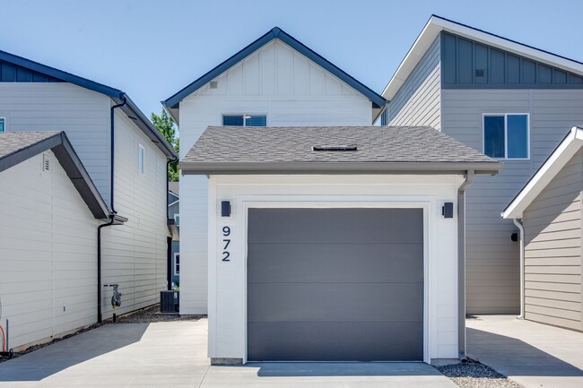 Building Photo - Brand New Beautiful 2 Bedroom Cottage Now ...