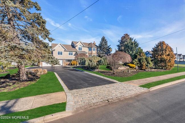 Building Photo - 215 Hollywood Ave