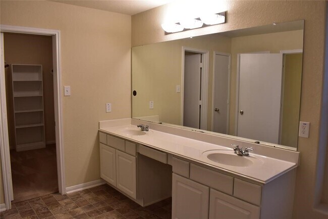 Building Photo - 18910 Windy Stone Dr