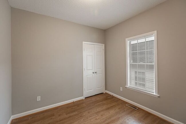 Building Photo - Like New Home off Freeman Mill. Just Painted, New Wood/Vinyl Flooring, Vaulted Ceilings, Front Po...