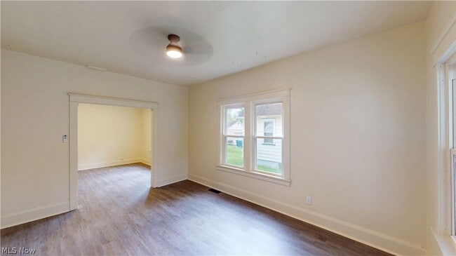 Building Photo - 210 Perry St