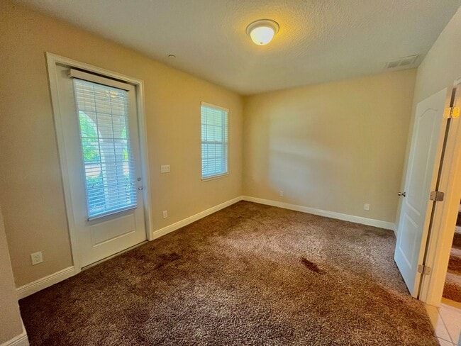 Building Photo - Spacious 4 Bed, 3.5 Bath Lake Mary Home in...