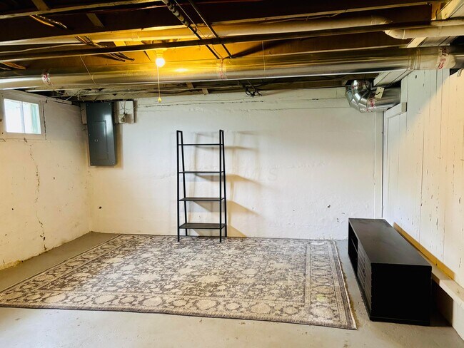 Building Photo - 315 Siebert St