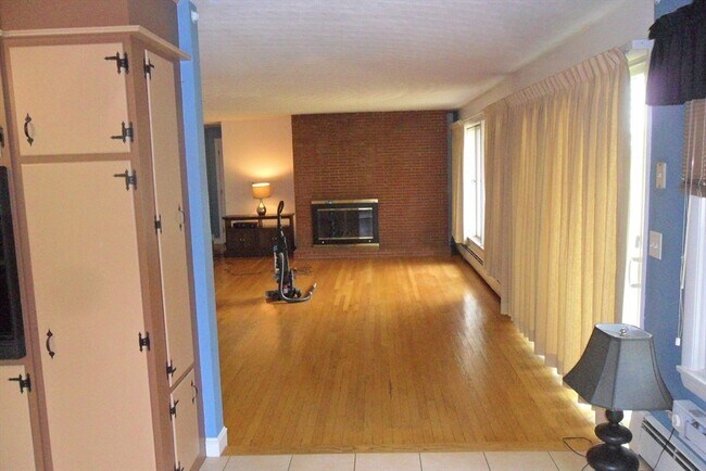 Building Photo - 295 Winter St