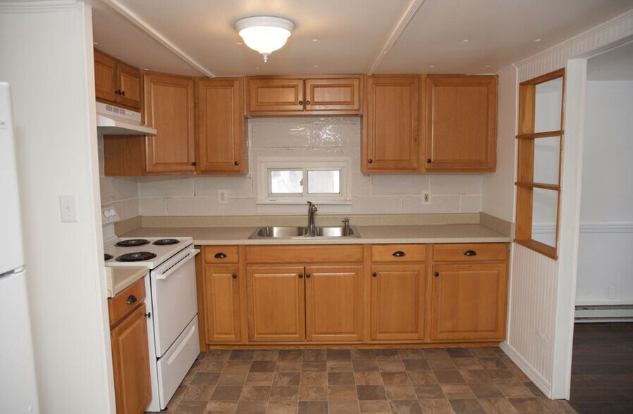 Building Photo - 44 Standish St