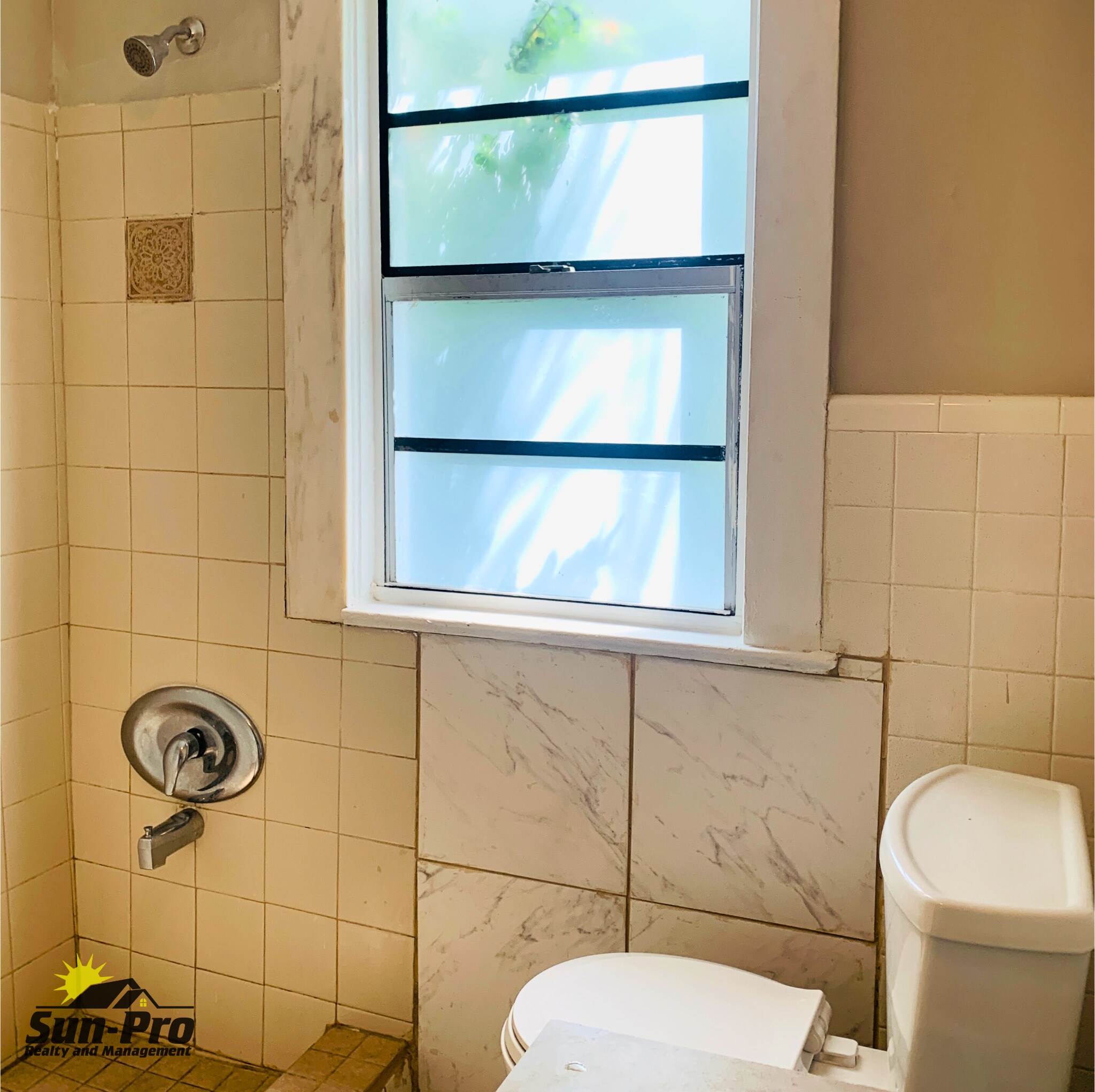 Building Photo - 808 S Grandview Ave